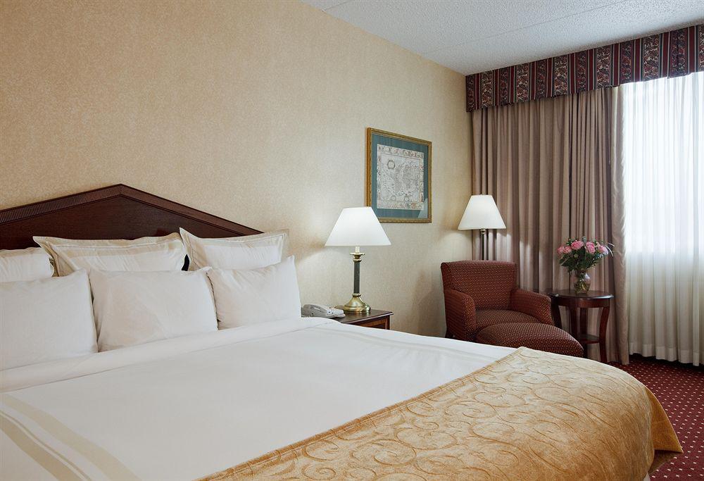 Chicago Marriott Northwest Hotel Hoffman Estates Room photo